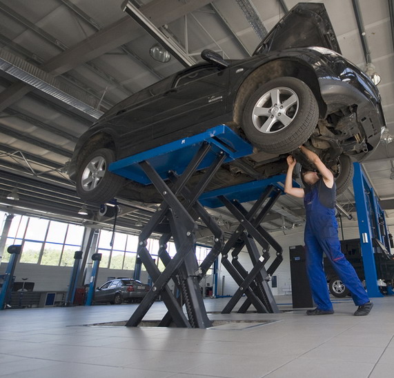 Стоит ли доверять ремонт автомобиля гаражным мастерам
